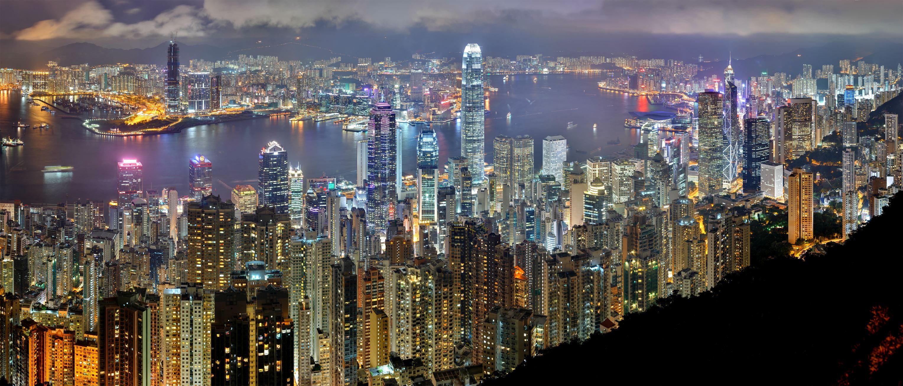 Hong_Kong_Night_Skyline_1.jpg
