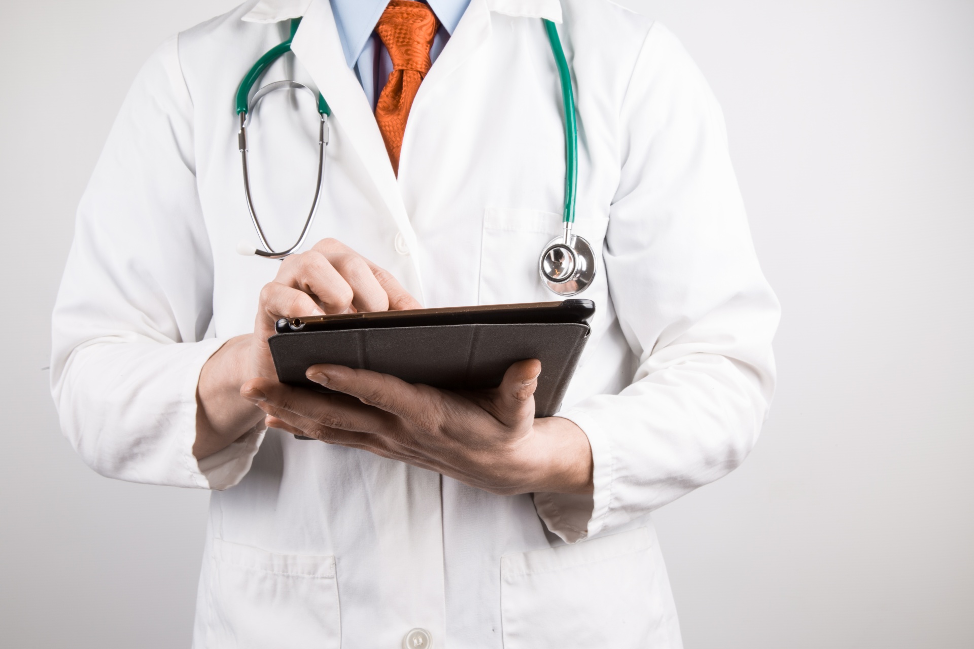 doctor-with-tablet-1461913089Jcx.jpg