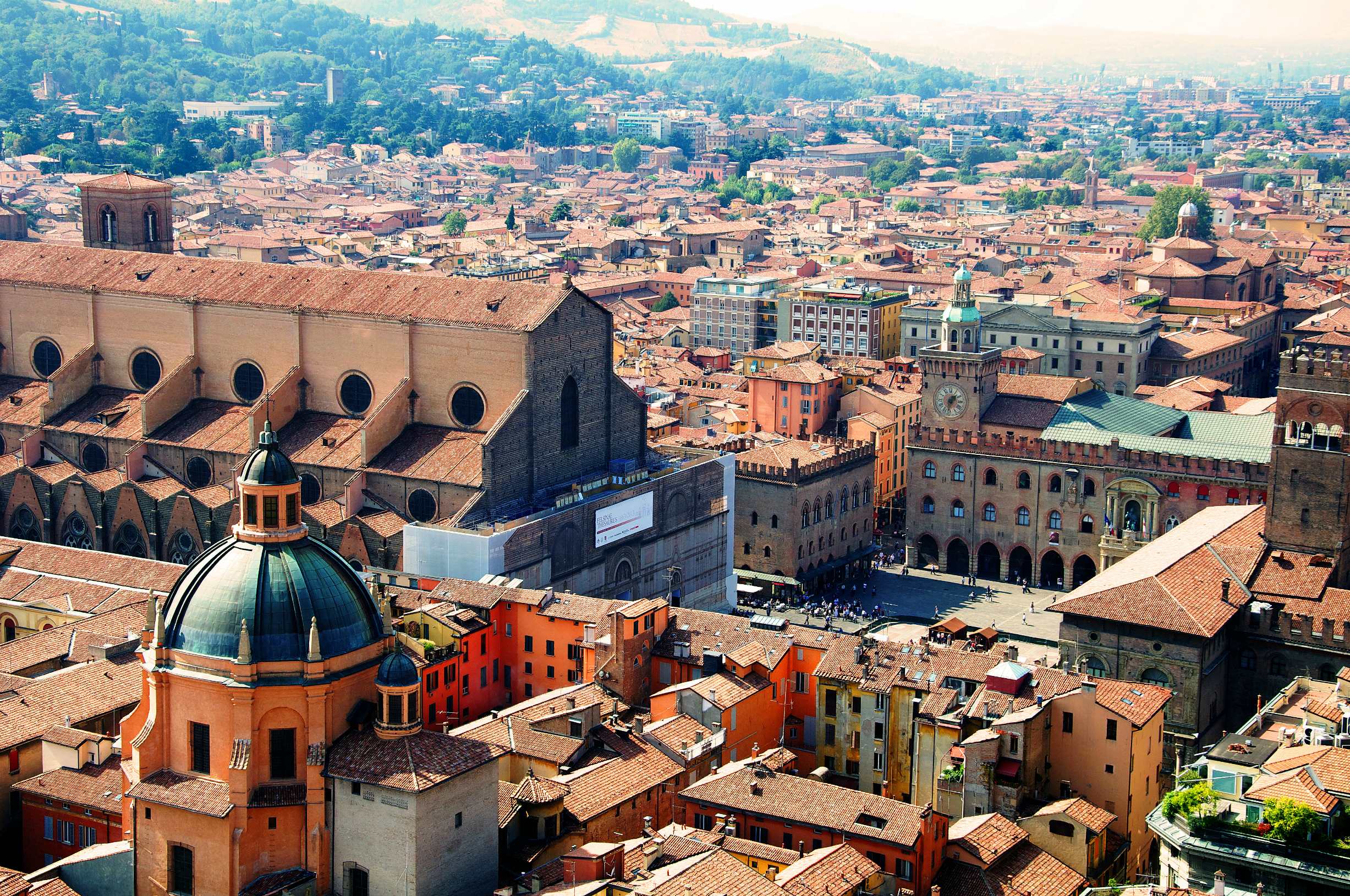 Bologna_seen_from_Asinelli_tower.jpg