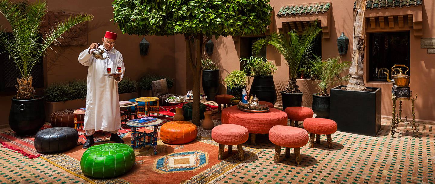 13-kasbah-tamadot-moroccoan-tea-courtyard-1440x610.jpg