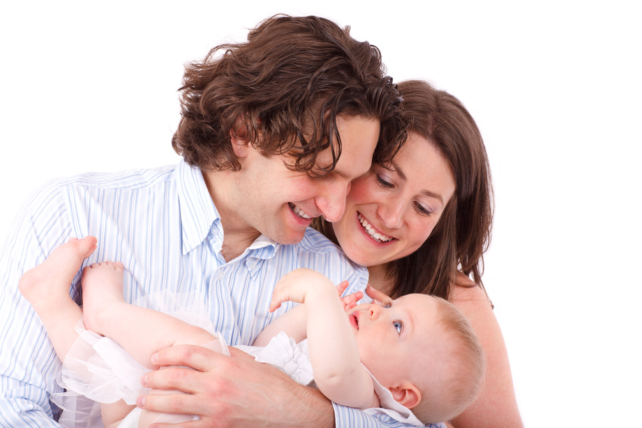 parents-holding-baby-871294937167Xx4.jpg