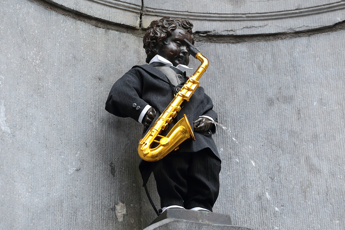 Manneken-Pis_et_Adolphe_Sax.jpg