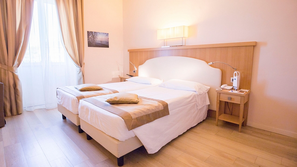 Sirmione e Promessi Sposi 4* Sirmione e Promessi Sposi 4*